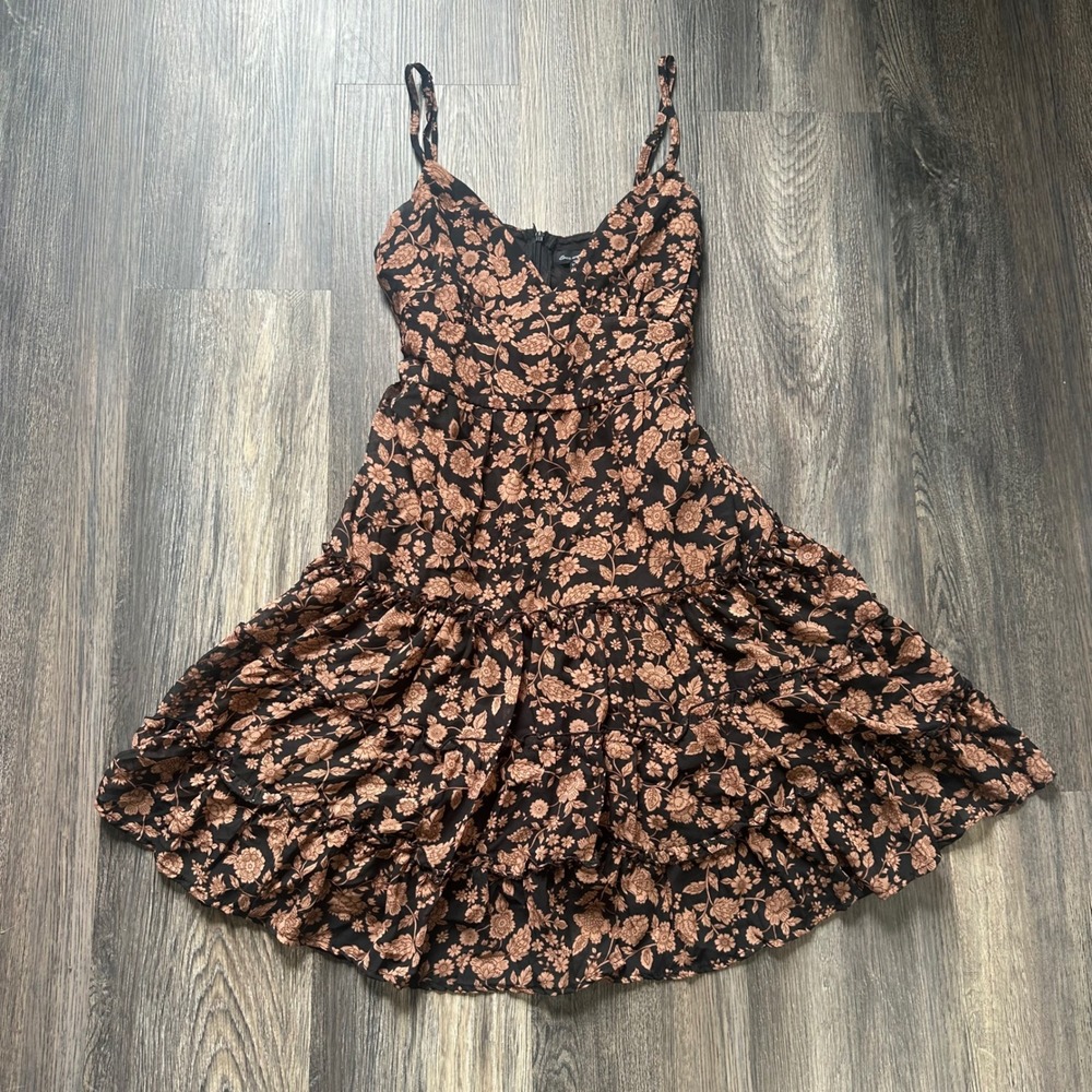 Ever After Floral‎ Mini Dress Brown Black Tiered Ruffle V-Neck Tie Back Size M